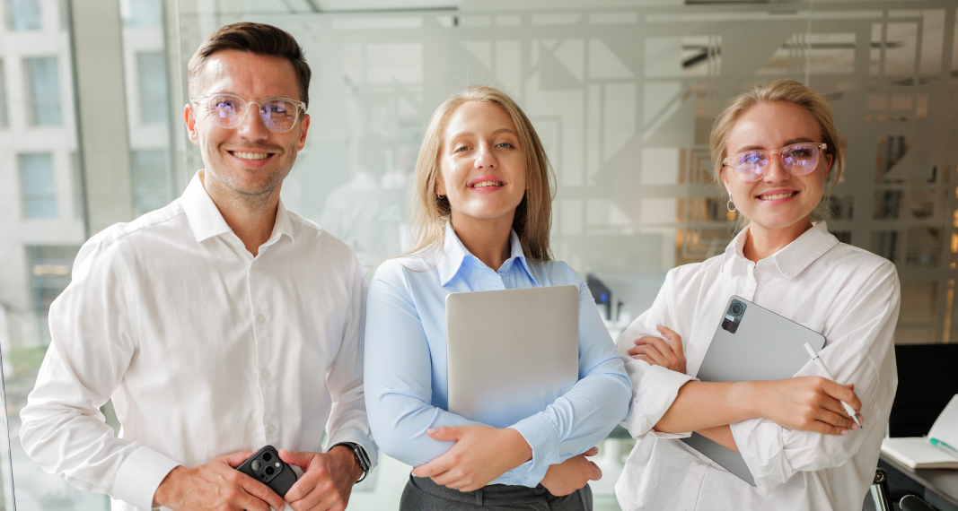 Elinext Team of 700+ Experts